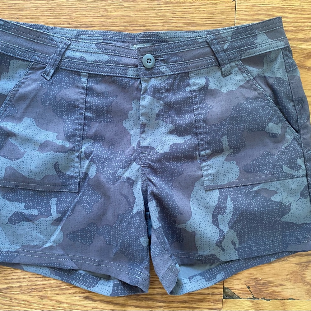 Prana Women's Shorts Size 10 Colors Dark/Light Grey Camo Pattern